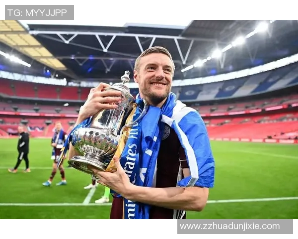 篮球巨星与足球传奇携手共话运动人生探索跨界友谊与梦想之路 篮球巨星与足球传奇携手共话运动人生探索跨界友谊与梦想之路